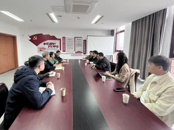 新海集团和新海学院举行合作交流会议...